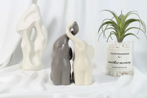 Vista 2 de LAIDANLA Elefantes beige y grises, moderno juego de esculturas de cerámica amoroso, figura de elefante de 6.3 pulgadas para decoración de regalos