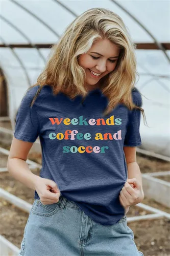Vista 5 de Camiseta de fútbol para mamá, camiseta de fútbol para mujer, camiseta de fútbol de café para mujer, camiseta de fútbol divertida, regalo para mamá