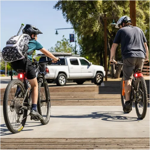 Vista 7 de NiteRider Vmax+ 180 lúmenes USB-C recargable bicicleta luz trasera potente luz diurna visible bicicleta luz trasera LED fácil de instalar carretera