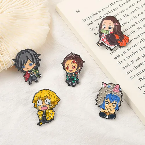 Vista 3 de Anime Slayer - Juego de pines de llavero Figuras de dibujos animados 9 Hashiras Mini Katana Sword Llaveros Esmalte Pin Joyería Hombres Mujeres