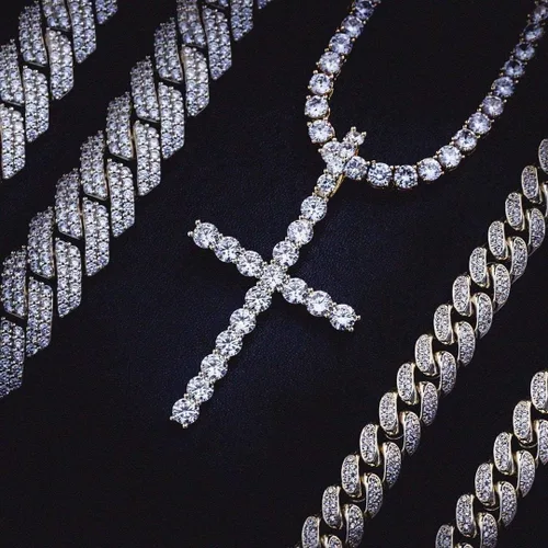 Vista 3 de JINAO Cadena de Cruz para Hombres Collar de Cruz de Oro Chapado en Oro de 14K Cadena de Cruz de Clavo Grande con Circonitas Cúbicas Colgante Joyería