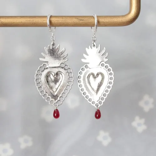 Vista 4 de Corazón sagrado de oro, pendientes votivos de gota de sangre roja, pendientes de corazón sagrado, pendientes de corazón sagrado