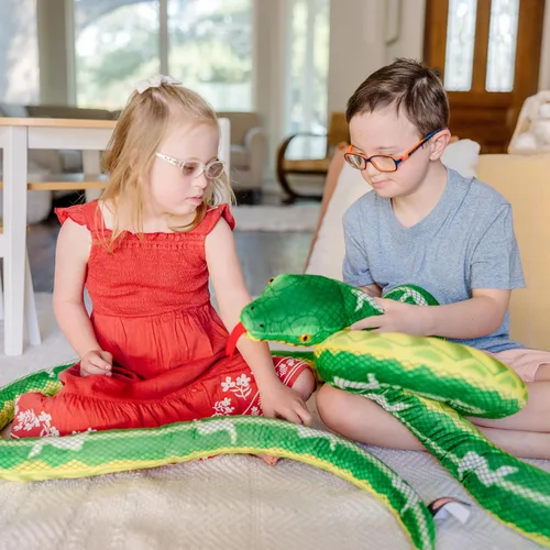 Vista 8 de Melissa & Doug – Gigante Boa Constrictor– Animal de peluche realista serpiente (más de 14 pies de largo)