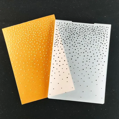 Vista 2 de Kwan Crafts Feliz Navidad Snowfall Copo de nieve puntos Fondo de plástico en relieve Carpetas para hacer tarjetas, álbumes de recortes y otras