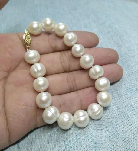 Vista 2 de Pulsera de perlas barrocas blancas AAA de 0.472-0.512in del Mar del Sur de 7.5-8 pulgadas con cierre de oro de 14 quilates #11426