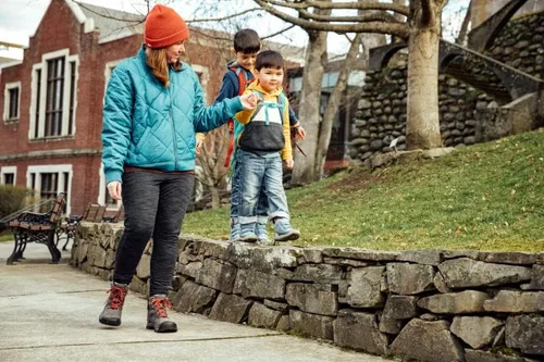 Vista 7 de KEEN Kaci 3 - Botas de nieve impermeables con aislamiento térmico para mujer, Concha de tortugacuadros rojos
