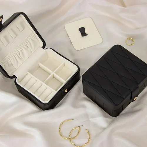 Vista 2 de KAMIER Organizador de viaje de joyería cajas de joyería portátiles de cuero acolchado con diamantes para mujeres y niñas organizador pequeño