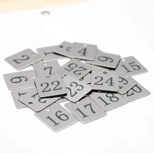 Vista 3 de Etiquetas de identificación rectangulares de acero inoxidable con llaveros (1-50)
