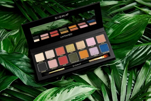 Vista 8 de Sigma Beauty Untamed paleta de sombras de ojos – 14 sombras de ojos atrevidas en acabado mate, brillante y metálico – Paleta de maquillaje de ojos