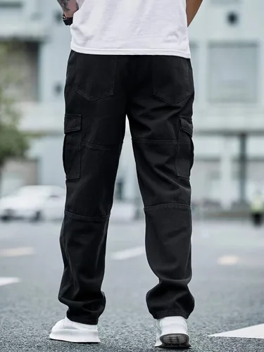 Vista 2 de WDIRARA Pantalones de mezclilla tipo cargo texturizados para hombre, pierna recta, con múltiples bolsillos con solapa