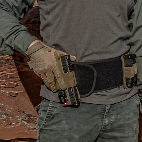 Vista 6 de [Paquete de 3 fundas tácticas para pistola con parche reflectante, envoltura universal de funda CCW, panel de gancho y bucle Mag (verde OD)