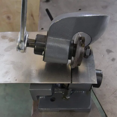 Vista 4 de KAKA Industrial Cizalla de chapa sin garganta, tijeras de metal de 0.079 pulgadas (0.079 in), cortador de banco manual de calibre 20