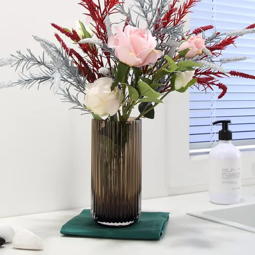Vista 5 de Florero cilíndrico pequeño de cristal marrón acanalado para decoración de centros de mesa de comedor de granja