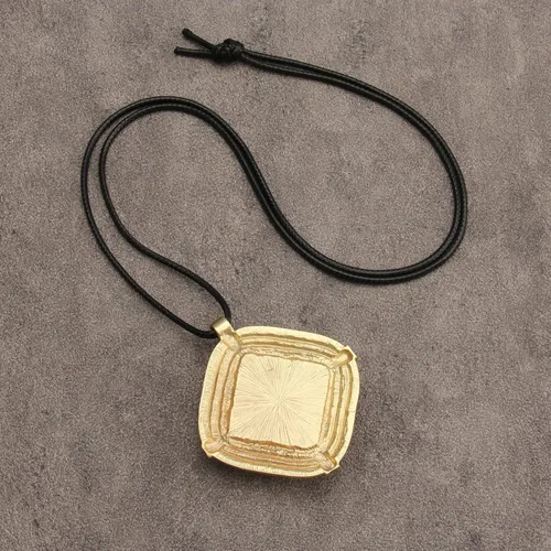 Vista 5 de Jeilwiy Collar de cuero para mujer, collar funky, gargantilla de cuerda con colgante, joyería de estilo bohemio