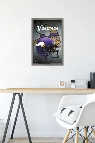 Vista 6 de Trends International NFL Minnesota VIkings - Póster de pared con casco 16, 14.725 x 22.375 pulgadas, versión enmarcada de madera de granero Versión