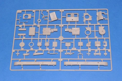 Vista 7 de Hobby Boss Tanque de infantería ligera francesa R35