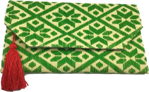 Vista 7 de Bolso Clutch "Juana", hecho por Jühue Artesanal, bolso hecho a mano hecho en México, Bolso de mano verde, Bordado a mano, pieza única, Bolso de mano
