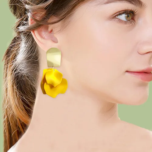 Vista 3 de Aretes colgantes de pétalos de rosa, aretes bohemios de flores acrílicas, aretes grandes de resina floral para mujeres, mujeres, novia, ideales