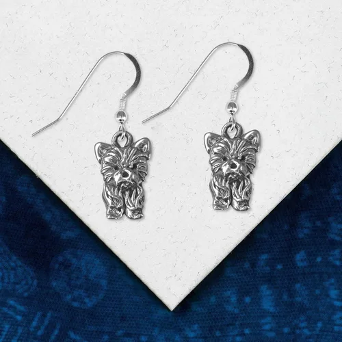 Vista 4 de The Magic Zoo - Pendientes de plata de ley con diseño de cachorro Yorkie