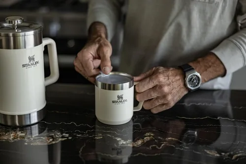 Vista 2 de STANLEY Stay-Hot Camp Mug - Taza de café con tapa a presión, taza para café, té y bebidas, taza de café aislada de acero inoxidable, sin BPA