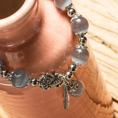 Vista 4 de MANRUO Feng Shui La mejor pulsera de cuentas de ojo de tigre natural de 0.394 in con colgante de plata chapado en plata Pi XiuPi Yao amuleto
