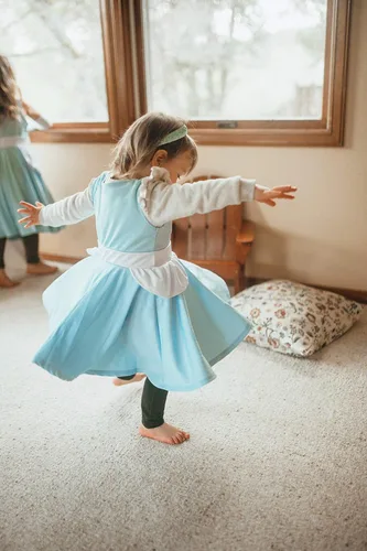 Vista 5 de Little Adventures Vestido Giratorio Princesa Cenicienta