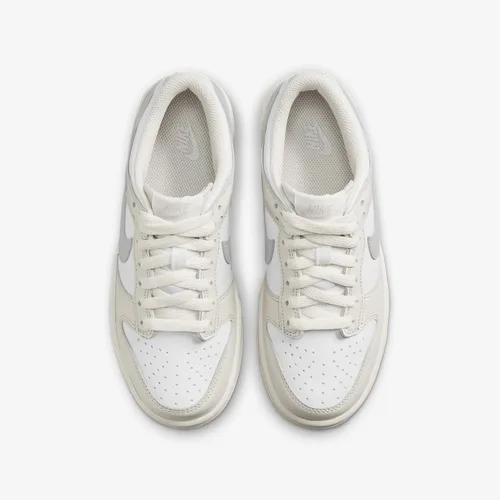 Vista 446 de Nike Kid's Dunk Low Sneaker