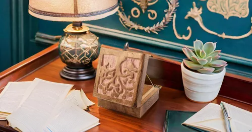 Vista 6 de Gran regalo de cumpleaños, caja de joyería decorativa de madera hecha a mano con tallado del árbol de la vida, cerradura y llave, organizador