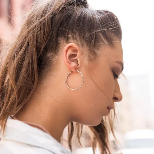 Vista 3 de Barzel - Aretes de aro de bambú de oro para mujer, chapados en oro de 18 quilates, oro rosa o blanco