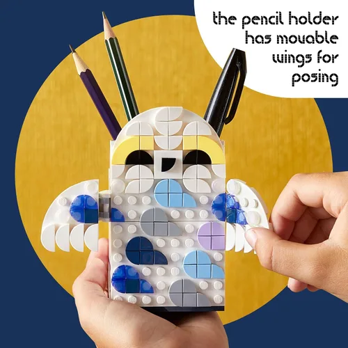 Vista 5 de LEGO DOTS Harry Potter Hedwig Portalápices 41809, juego de manualidades para niños a partir de 6 años con soporte para lápices Hedwig The Owl