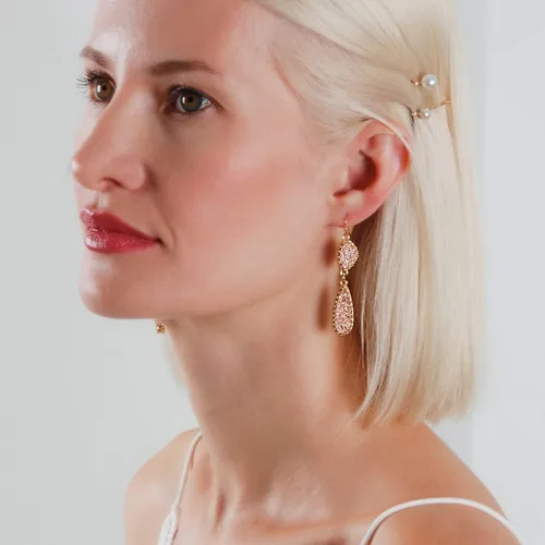 Vista 2 de Humble Chic Aretes largos de gota colgante de imitación, aretes femeninos de doble lágrima con purpurina bohemia, dijes bohemios de piedra de geoda