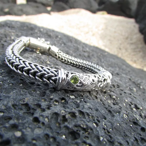 Vista 2 de Pulsera Turtle Manta Ray. Plata de Ley. Peridoto. 7 pulgadas.