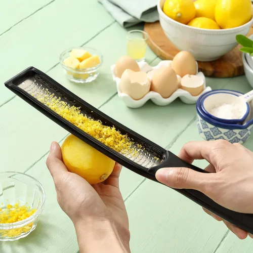 Vista 8 de Spring Chef Licuadora de masa mediana profesional y rallador de mano premium/rallador fino - Paquete de 2 productos - Negro