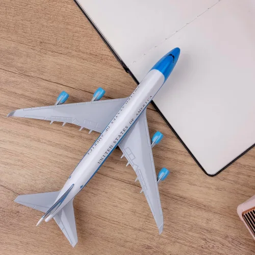 Vista 2 de Modelo de avión 1:300 Escala American Plane Air Force One B747 Modelo Modelo de avión para regalo y decoración