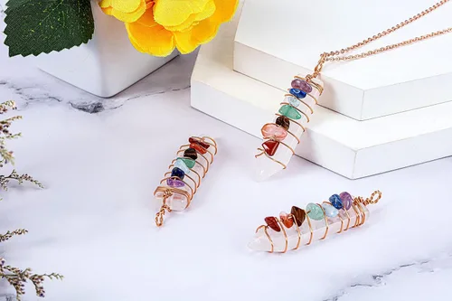 Vista 5 de GEHECRST Collar con colgante de punto de cuarzo transparente natural reiki de 7 chakras, piedras preciosas de cristal curativo de oro rosa, alambre