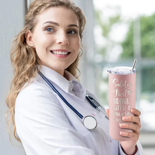 Vista 4 de Regalos de enfermera para mujeres, vaso personalizado para enfermera con nombre y especialidad, 20 onzas flacas, blanco, 8 diseños, con cepillo