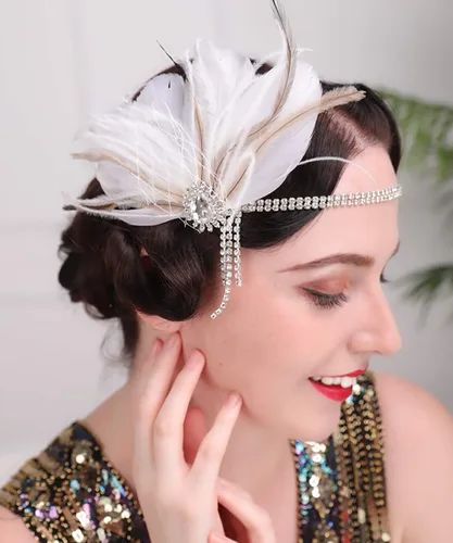 Vista 2 de Aimimier Diadema de plumas para novia de los años 20 con cadena de cabeza de cristal, borla de plumas blancas rugientes de los años 20, accesorios