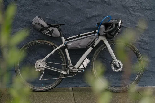 Vista 7 de CamelBak M.U.L.E. Bikepacking - Marco triangular impermeable