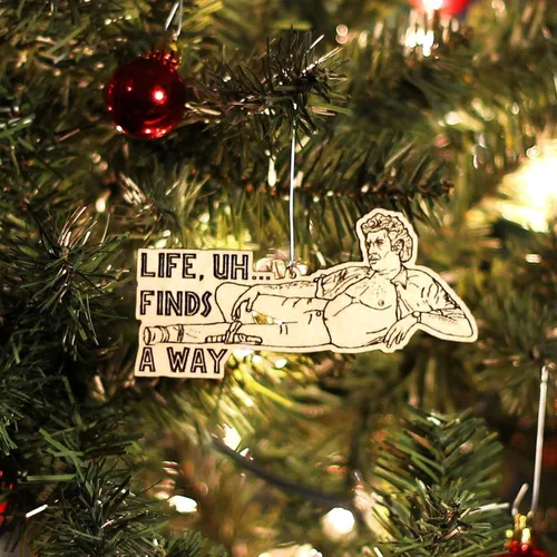 Vista 2 de Adorno navideño de Jeff Goldblum Life, Uh... Finds a Way Decoración navideña de madera cortada con láser