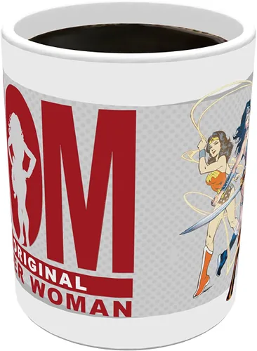 Vista 3 de Trend Setters Wonder Woman – Mamá – Con licencia oficial – Taza de cerámica blanca de 11 oz – Perfecto para regalar o coleccionar WMUG800