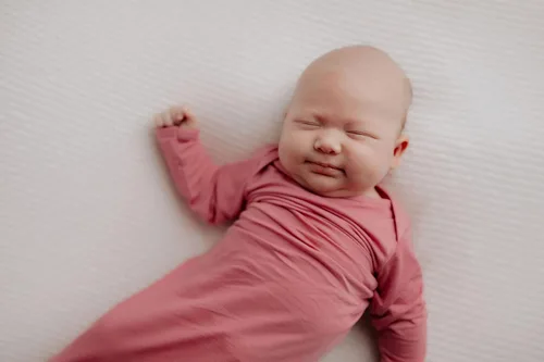 Vista 199 de Three Little Tots Vestido de corbata anudada para bebé recién nacido - Bebé
