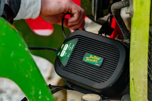 Vista 4 de Battery Tender Cargador y mantenedor de batería seleccionable de 5 AMP 12V / 24V - Conmutable 5 AMP / 2.5 AMP a bordo marino para embarcaciones