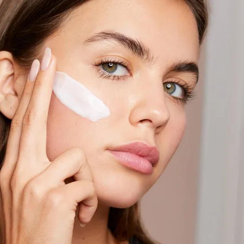 Vista 4 de Clarins Hydra-Essentiel Crema Rica Hidratante Intensamente Hidratante 60 Segundos para Piel Rellena* Nutritiva, suaviza y suaviza Ácido