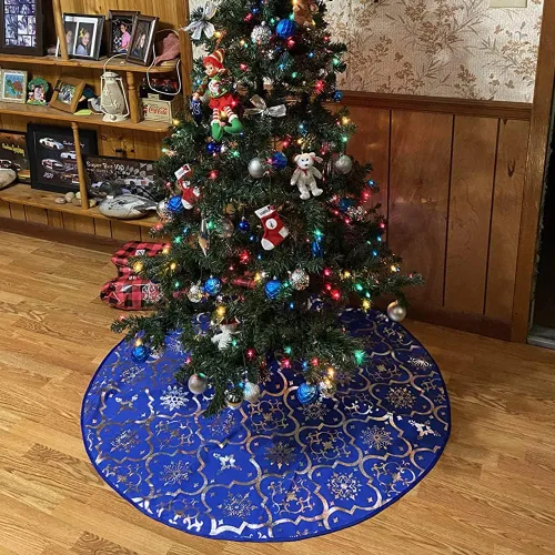 Vista 5 de Falda de árbol de Navidad, tapete grande de franela roja de 48 pulgadas con patrones dorados de Navidad para árbol de Navidad, decoración de fiesta