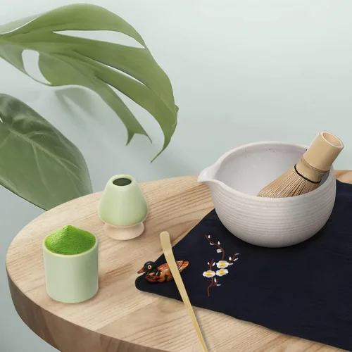 Vista 7 de Artcome Juego de té matcha japonés, cuenco de matcha con boquilla para verter, bandeja de té, batidor de bambú, soporte para batidor de cerámica