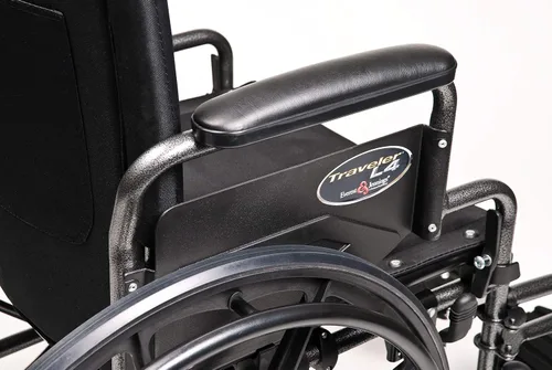Vista 8 de Everest & Jennings Traveler L4 Silla de ruedas ligera – Nuestra silla de ruedas manual más ligera para adultos – Asiento de 16 x 16 pulgadas
