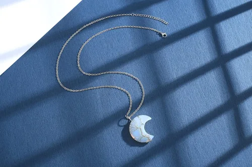 Vista 2 de MAIBAOTA Healing Crystal Necklace Tree Life Wire Wrapped Crescent Moon Necklace Stone Pendant Necklaces Natural Reiki Spiritual Quartz Gemstone