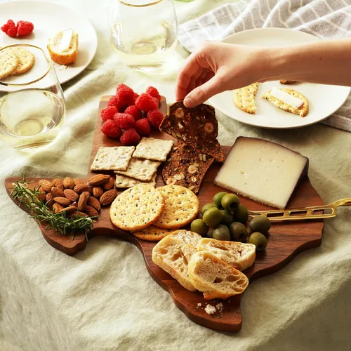 Vista 4 de Twine Texas-Shaped Acacia Wood Cheese Board - Durable Cheese, Charcuterie and Serving Platter with Hanging Loop, Perfect for Entertaining and