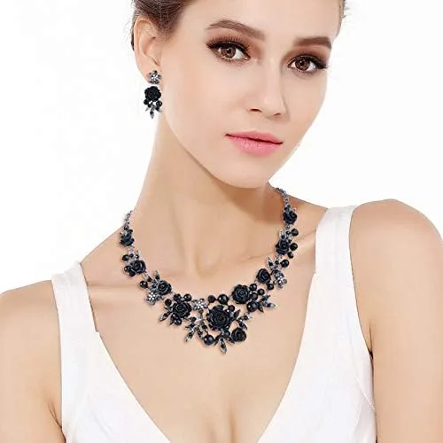 Vista 2 de EVER FAITH Conjunto de pendientes perforados con collar de perlas de imitación de cristal austriaco para mujer