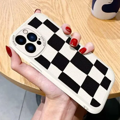 Vista 3 de Casechics Funda compatible con iPhone, diseño estético retro clásico a cuadros, tablero de ajedrez a cuadros, protección de lente de la cámara Negro